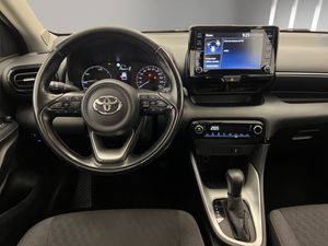 Toyota Yaris 1.5 120H Active Tech / BERLINA CON PORTÓN  - Foto 14
