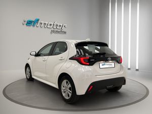 Toyota Yaris 1.5 120H Active Tech / BERLINA CON PORTÓN  - Foto 5