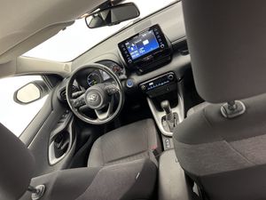 Toyota Yaris 1.5 120H Active Tech / BERLINA CON PORTÓN  - Foto 32