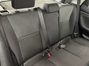 Toyota Yaris 1.5 120H Active Tech / BERLINA CON PORTÓN  - Foto 21