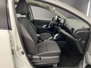 Toyota Yaris 1.5 120H Active Tech / BERLINA CON PORTÓN  - Foto 20