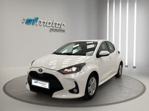 Toyota Yaris 1.5 120H Active Tech / BERLINA CON PORTÓN  - Foto 2