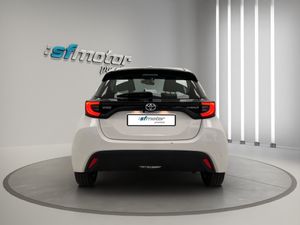 Toyota Yaris 1.5 120H Active Tech / BERLINA CON PORTÓN  - Foto 6