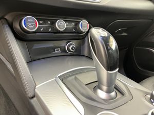 Alfa Romeo Stelvio 2.2 Diésel 154kW (210CV) Executive Q4  - Foto 28