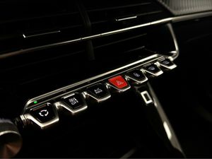 Peugeot 2008 Active BlueHDI 81kW (110CV)  - Foto 26