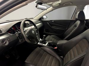Volkswagen Passat 2.0 TDI 140cv Advance  - Foto 25