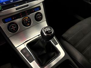 Volkswagen Passat 2.0 TDI 140cv Advance  - Foto 22