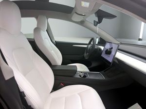 Tesla Model Y Gran Autonomía 4WD  - Foto 17