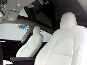 Tesla Model Y Gran Autonomía 4WD  - Foto 18