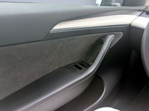 Tesla Model Y Gran Autonomía 4WD  - Foto 12