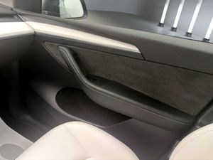Tesla Model Y Gran Autonomía 4WD  - Foto 16