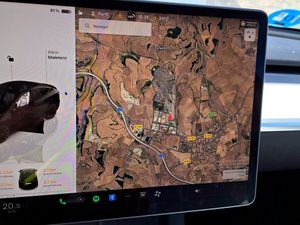 Tesla Model Y Gran Autonomía 4WD  - Foto 29