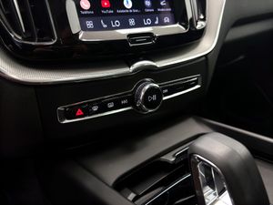 Volvo XC60 2.0 T6 AWD Recharge Plus Dark Auto  - Foto 43