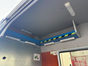 Ford Transit 330 M Semielevado 140CV Furgón Techo Semielevado · Oficina Móvil  - Foto 21