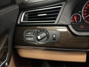 BMW Serie 7 740d 306CV  - Foto 29
