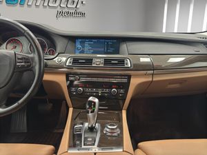 BMW Serie 7 740d 306CV  - Foto 16