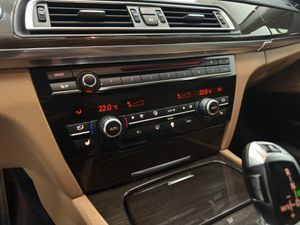 BMW Serie 7 740d 306CV  - Foto 25