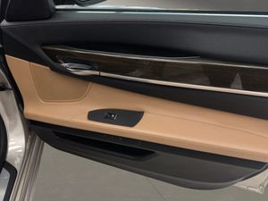 BMW Serie 7 740d 306CV  - Foto 18