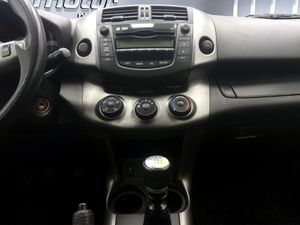 Toyota Rav4 2.2 D-4D 150CV 4x2  - Foto 17