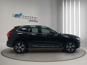Volvo XC60 2.0 T6 AWD Recharge Core Auto  - Foto 8
