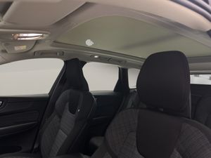 Volvo XC60 2.0 T6 AWD Recharge Core Auto  - Foto 23