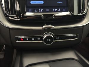 Volvo XC60 2.0 T6 AWD Recharge Core Auto  - Foto 33