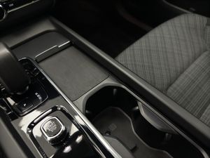 Volvo XC60 2.0 T6 AWD Recharge Core Auto  - Foto 32