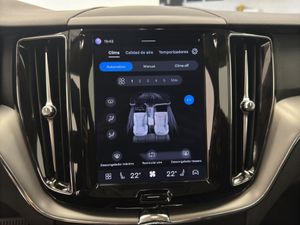 Volvo XC60 2.0 T6 AWD Recharge Core Auto  - Foto 34