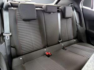 Peugeot 2008 Active Pack BlueHDI 130 S&S EAT8  - Foto 17