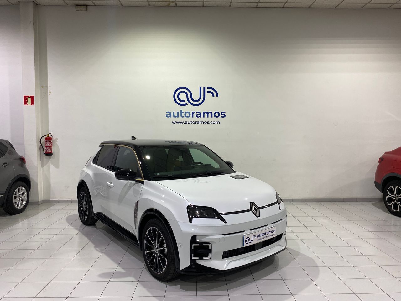 Renault 5 E-Tech Iconic Cinq 110kW (150CV) Autonomía Confort   - Foto 1