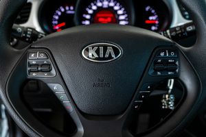Kia Ceed 1.4 CRDI WGT CONCEPT PLUS  - Foto 17