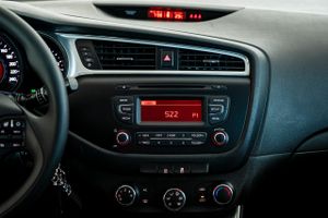 Kia Ceed 1.4 CRDI WGT CONCEPT PLUS  - Foto 9