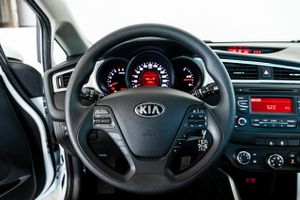 Kia Ceed 1.4 CRDI WGT CONCEPT PLUS  - Foto 15