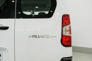 Toyota Proace City VERSO COMBI 1.5L 100CV T/M 5V L1 1PL GX  - Foto 5