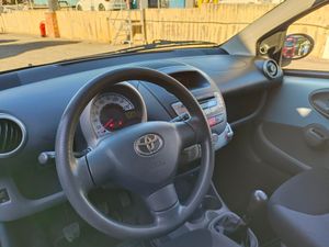 Toyota Aygo Aygo 1.0 VVTi 68CV - Foto 6