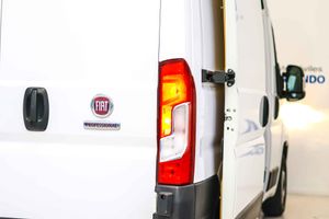 Fiat Ducato 35 L2H2 BlueHDI  - Foto 22