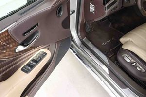 Lexus LS 500h Luxury Art Wood - Foto 31