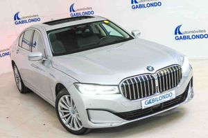 BMW Serie 7 745e - Foto 17
