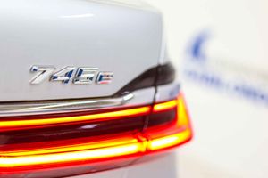 BMW Serie 7 745e - Foto 16