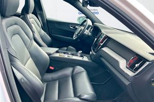 Volvo XC60 2.0 T8 AWD R-Design Auto **Techo panorámico** - Foto 4
