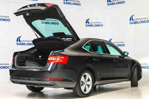 Skoda Superb L&K 1.4 TSI iV P-HEV 160kW DSG - Foto 17