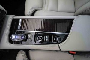 Volvo XC90 2.0 T8 AWD Inscription Auto **Techo panorámico** 7 Plazas - Foto 48