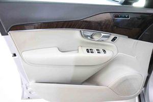 Volvo XC90 2.0 T8 AWD Inscription Auto **Techo panorámico** 7 Plazas - Foto 32