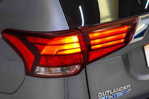 Mitsubishi Outlander 2.4 PHEV Motion Auto 4WD - Foto 15