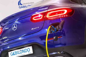 Mercedes GLC Coupé GLC 300 e 4MATIC AMG Line **Techo solar** - Foto 9