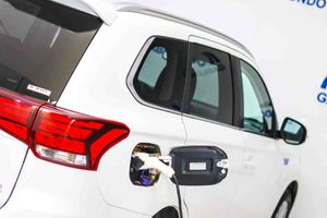 Mitsubishi Outlander 2.4 PHEV Motion Auto 4WD - Foto 9