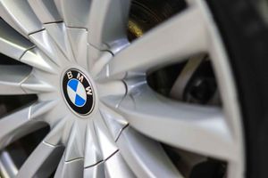 BMW Serie 7 745e - Foto 20