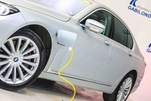 BMW Serie 7 745e - Foto 10