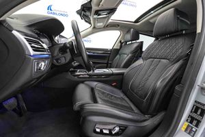 BMW Serie 7 745e - Foto 34