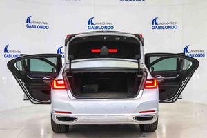 BMW Serie 7 745e - Foto 30